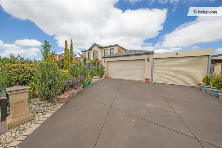 33 Gleneagles Drive, Melton West VIC 3337