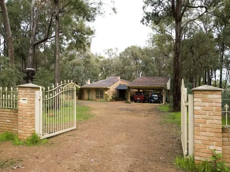 8 Spring Road, Roleystone WA 6111