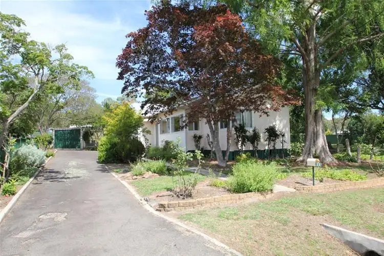 33 Logan Street, Tenterfield NSW 2372