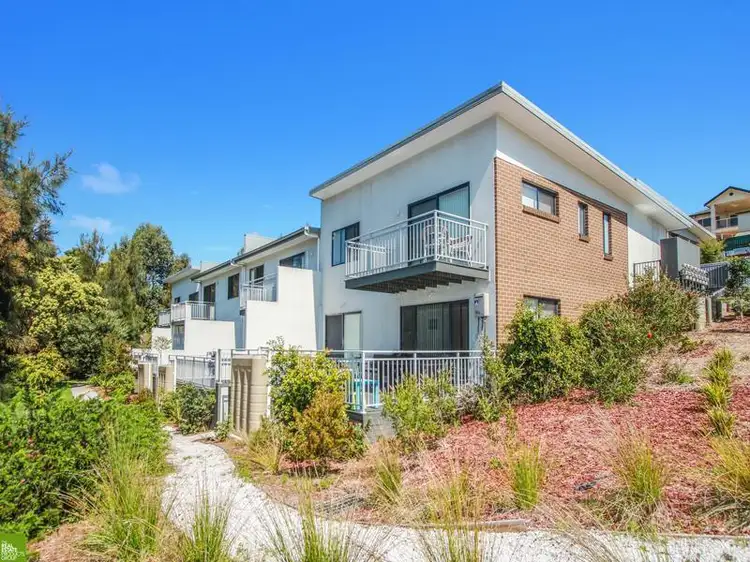 1/15 Hingston Close, Lake Heights NSW 2502