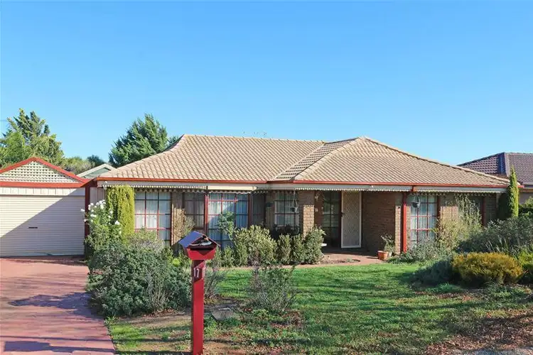 17 Evelyn Close, Melton West VIC 3337