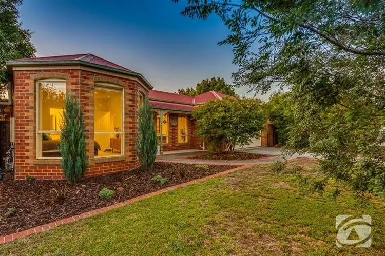 6 Lancelot Court, Hillside VIC 3037