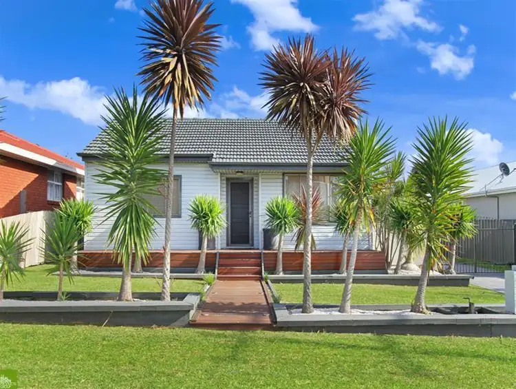 Second view of Homely house listing, 7 David Avenue, Oak Flats NSW 2529