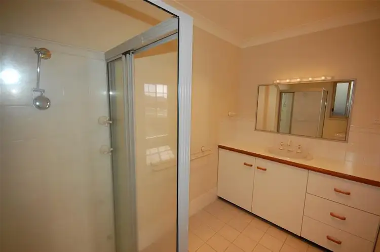 Sixth view of Homely house listing, 10 Nara  Place, Glenfield Park NSW 2650