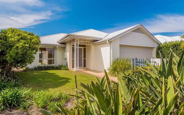 9 The Parkway, Yamba NSW 2464