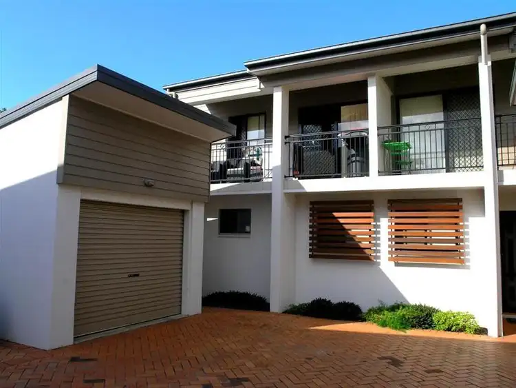 2/32 Earl Street, Greenslopes QLD 4120