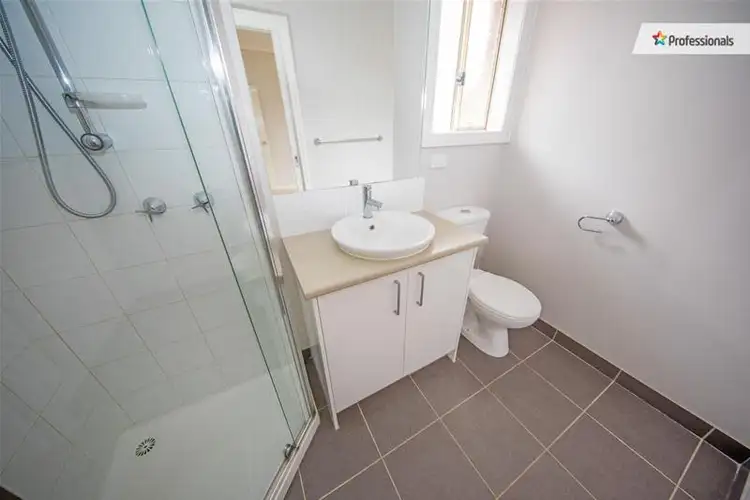 Sixth view of Homely house listing, 33 Walhalla Drive, Eynesbury VIC 3338