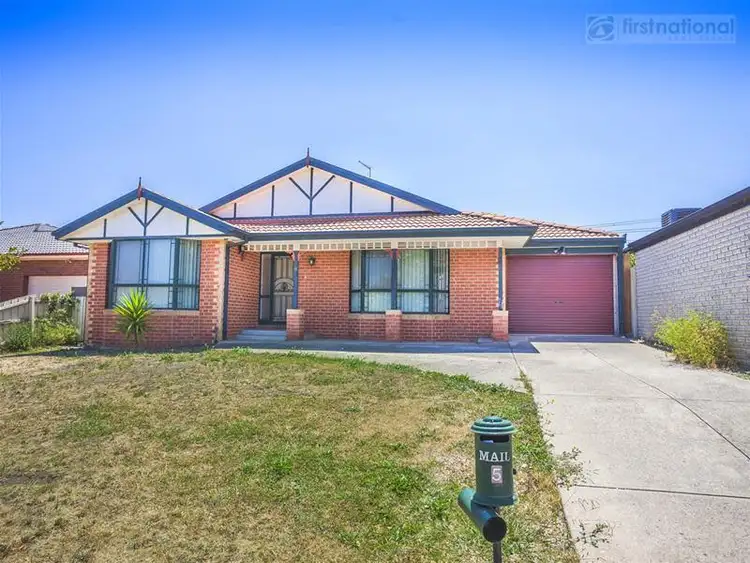 5 Baynton Crescent, Roxburgh Park VIC 3064