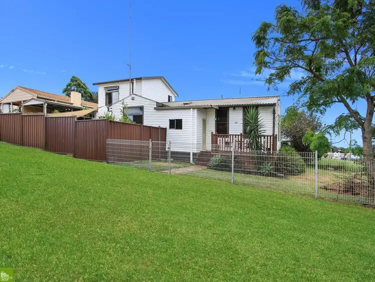 180 Princes Highway, Unanderra NSW 2526