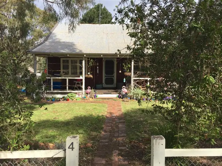 4 Sollya Crescent, Dwellingup WA 6213