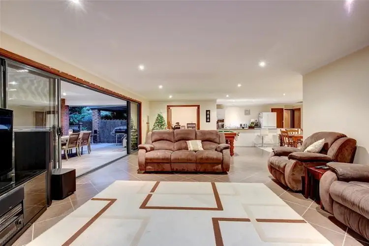 2 Dunalbyn Drive, Aberfoyle Park SA 5159