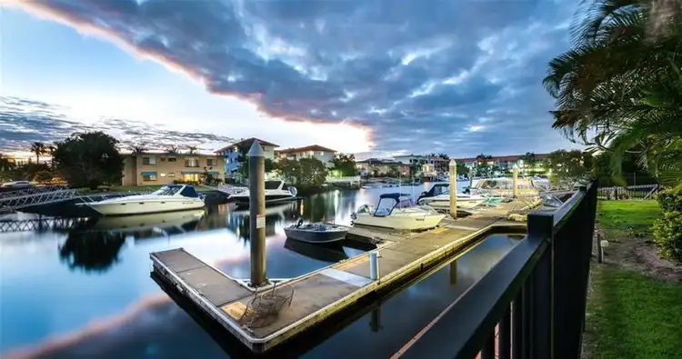 11/12 Canal Avenue, Runaway Bay QLD 4216