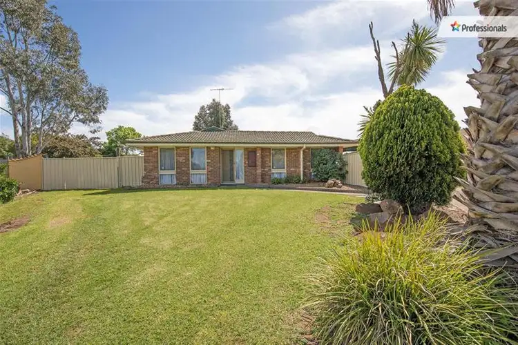 5 Kingsley Place, Melton West VIC 3337
