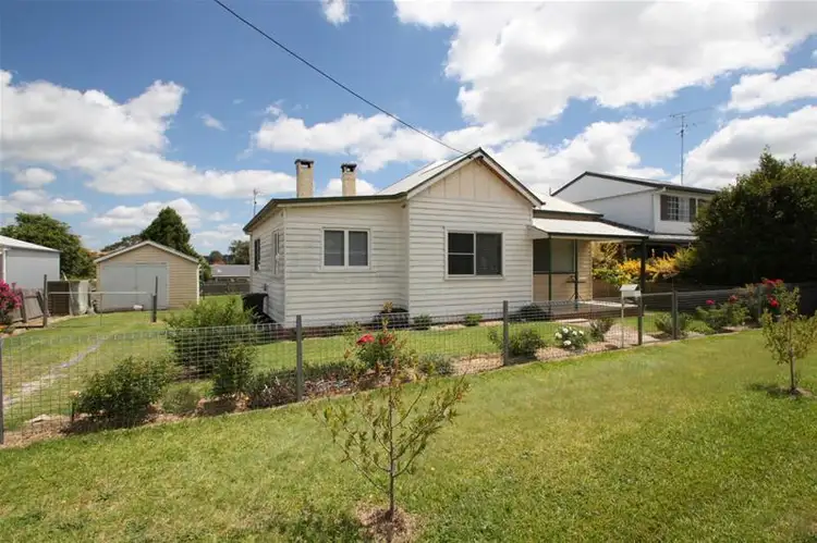 33 Railway Street, Tenterfield NSW 2372
