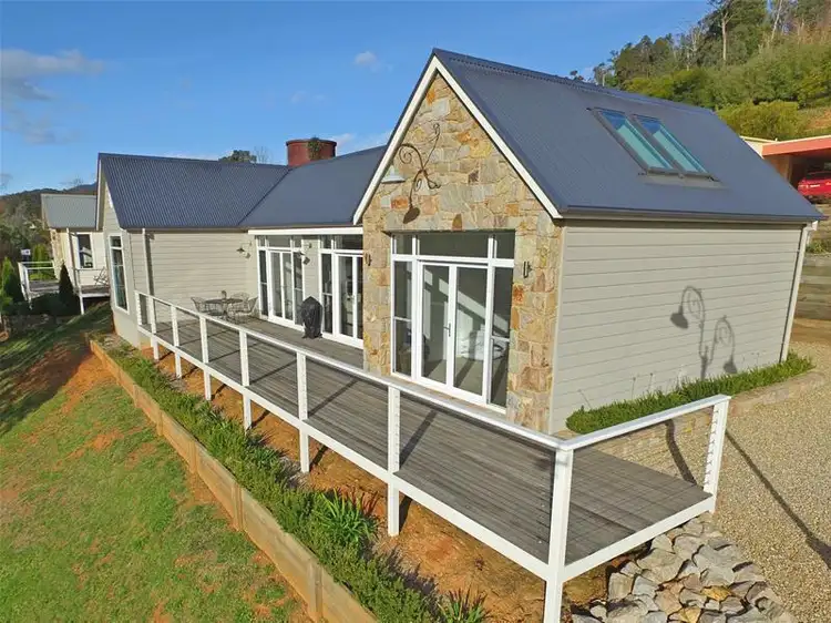 4 Blue Wren Close, Bright VIC 3741