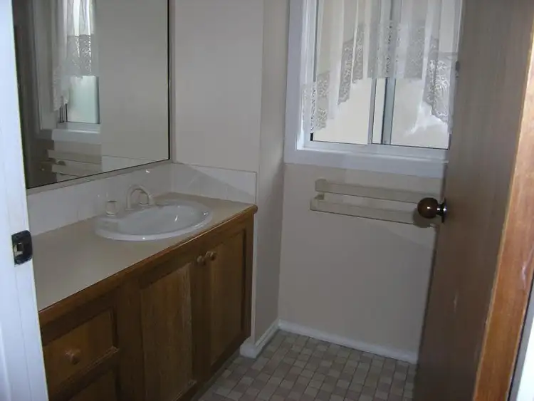 Seventh view of Homely apartment listing, 1/8 Wills Street, Bright VIC 3741