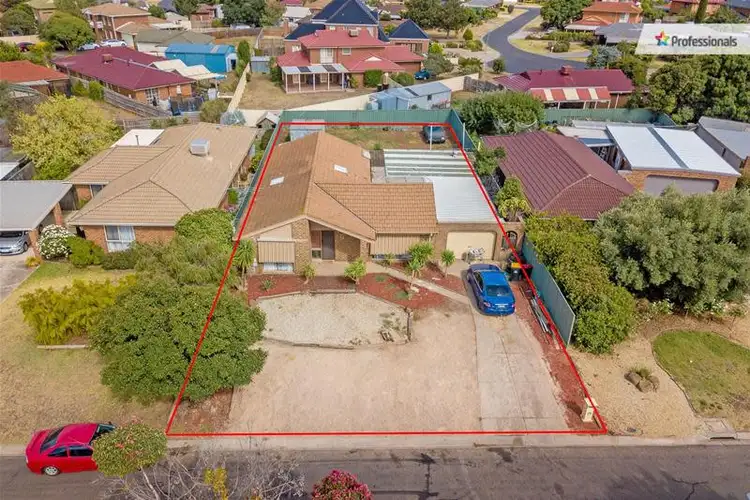 9 McKinnon Court, Melton West VIC 3337