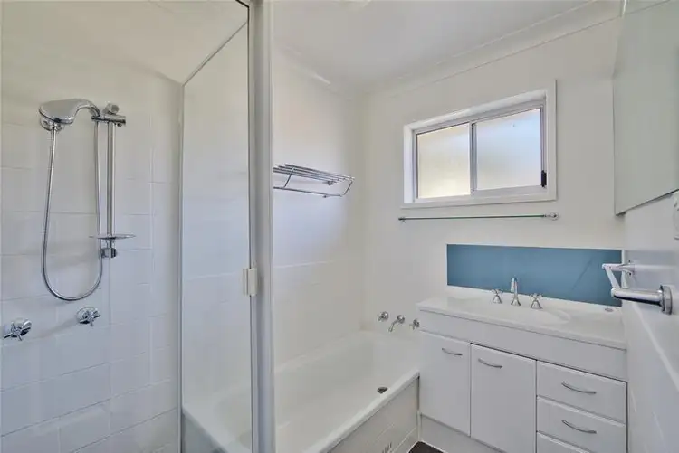 Fourth view of Homely villa listing, 8/18-20 McLachlan Avenue, Long Jetty NSW 2261