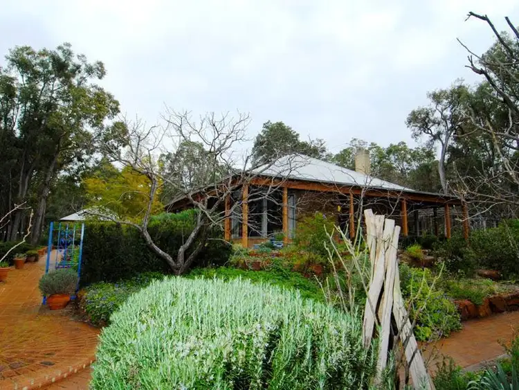 23 Simons Drive, Roleystone WA 6111