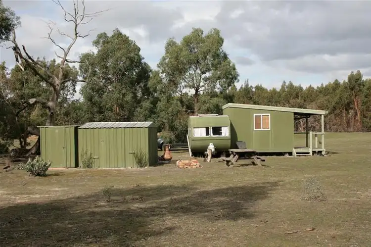 1 Kelleys Beach Road, Lake Fyans VIC 3381