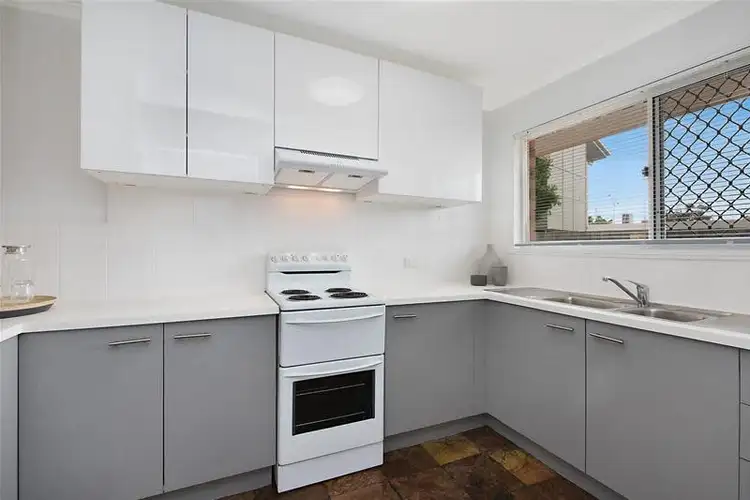 Fifth view of Homely unit listing, 2/4 Akeringa Place, Mooloolaba QLD 4557