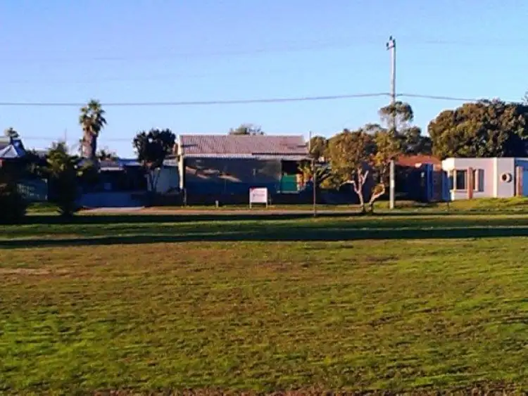 28 Battersby Road, Green Head WA 6514