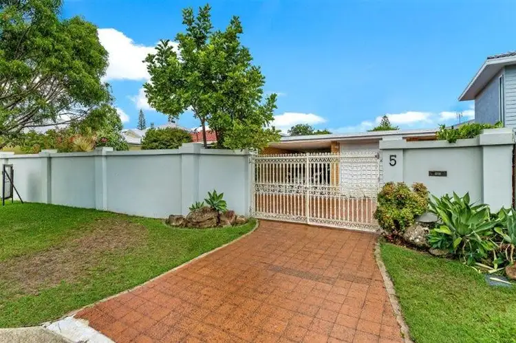 5 St Andrews Avenue, Isle Of Capri QLD 4217
