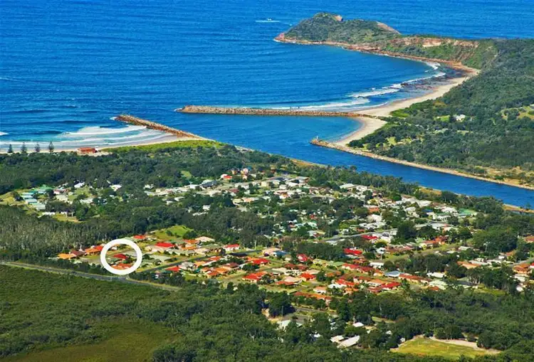 Second view of Homely house listing, 5 Glen Close, North Haven NSW 2443