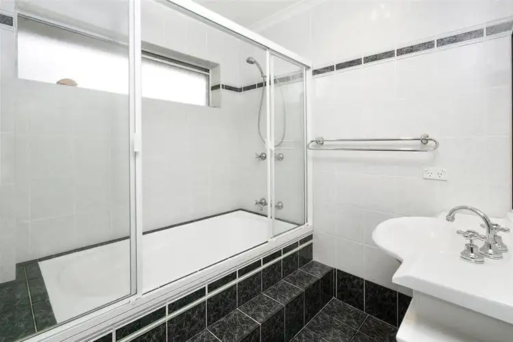 Sixth view of Homely apartment listing, 10/30 The Crescent, Dee Why NSW 2099