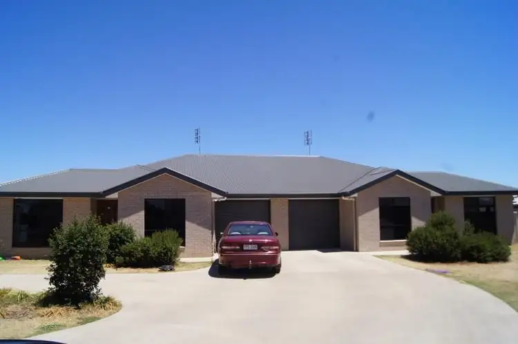 2/11 McKenzie Street, Chinchilla QLD 4413