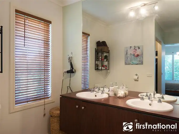 Seventh view of Homely house listing, 10 Daventry Court, Berwick VIC 3806