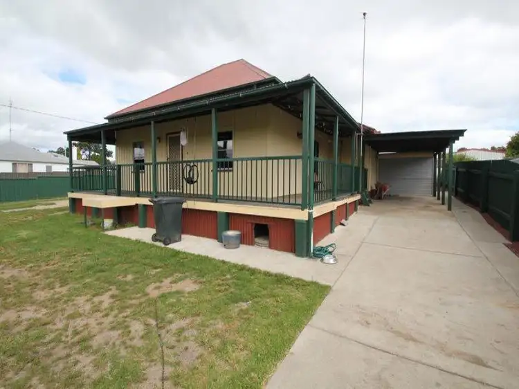 12 Erindee Avenue, Tenterfield NSW 2372