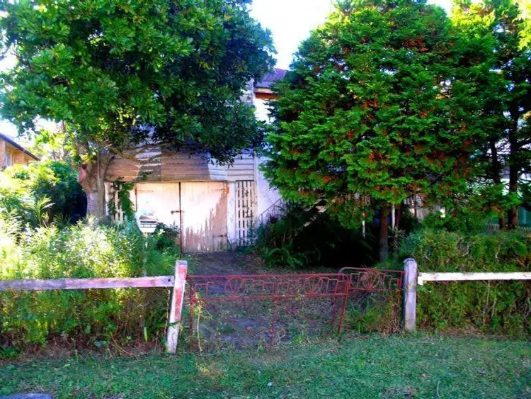 16 Arnold Street, Holland Park QLD 4121