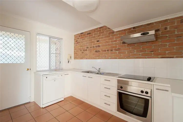 Fourth view of Homely unit listing, 2/15 Alice Street, Alexandra Headland QLD 4572
