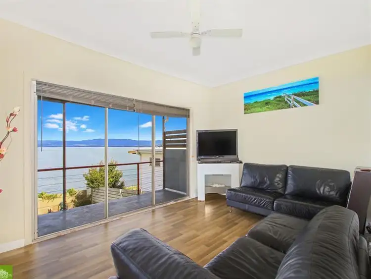 47 Northcliffe Drive, Lake Heights NSW 2502
