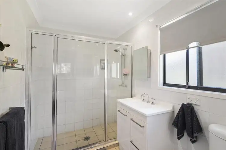 Third view of Homely unit listing, 2/10 Daisy Street, Elanora QLD 4221