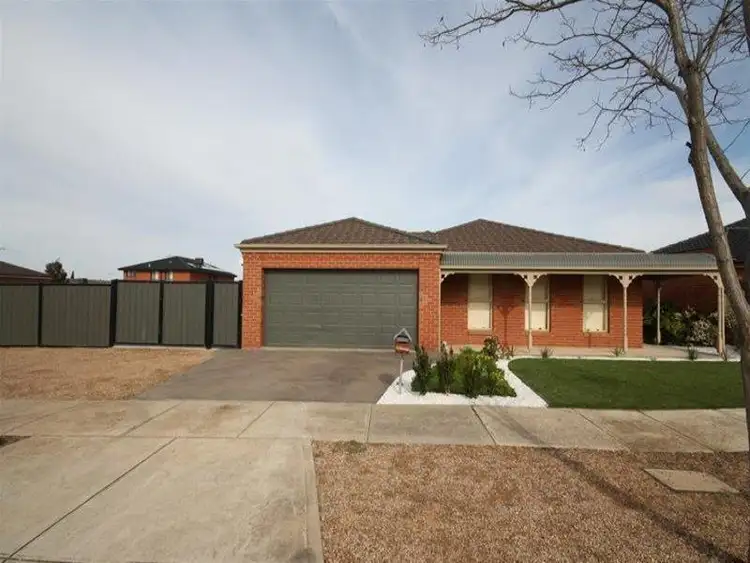 25 Loddon Drive, Taylors Hill VIC 3037