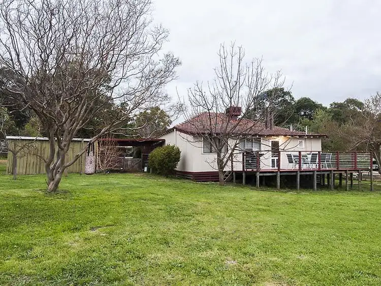 10 Holden Road, Roleystone WA 6111