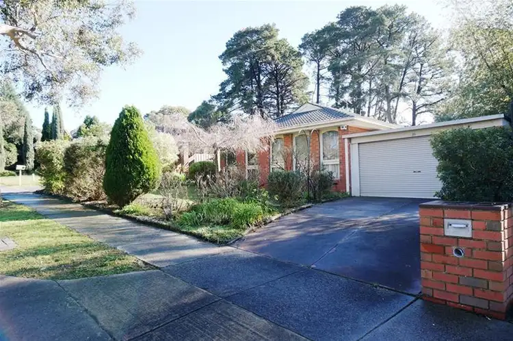16 Helsal Drive, Wantirna South VIC 3152