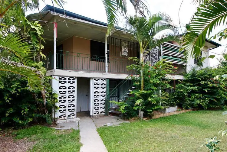 100 Hinkler Avenue, Bundaberg North QLD 4670