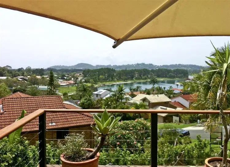 15 Chidlow Court, Elanora QLD 4221