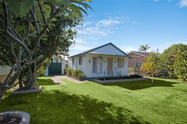 20 Warrina Avenue, Summerland Point NSW 2259