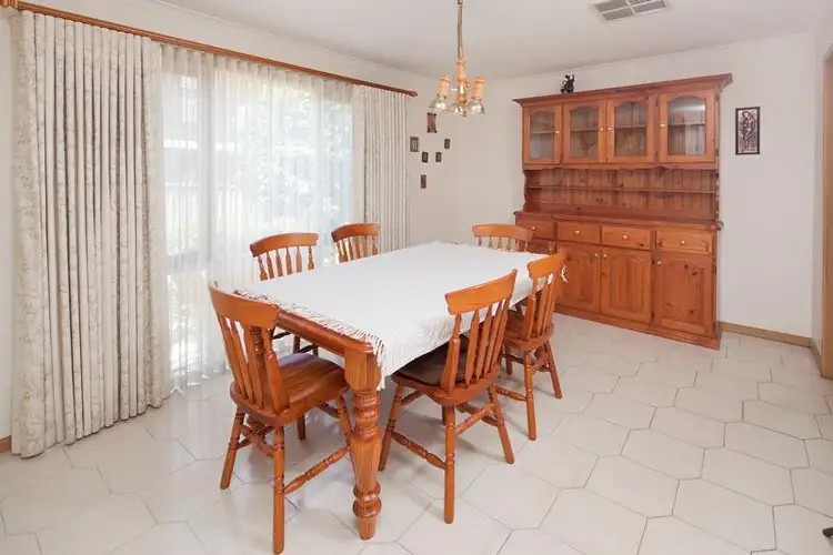Fifth view of Homely house listing, 2 Montague Court, Endeavour Hills VIC 3802