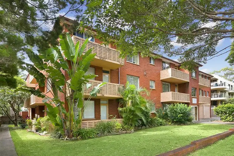 Main view of Homely unit listing, 2/11-13 Avon Road, Dee Why NSW 2099