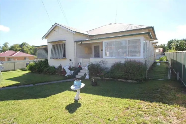 126 Bulwer Street, Tenterfield NSW 2372