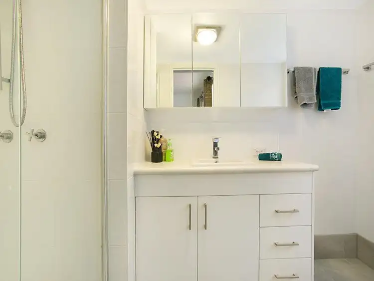 Sixth view of Homely apartment listing, 5/32 Second Avenue, Broadbeach QLD 4218