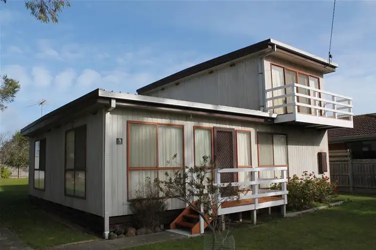 9 Caroline Avenue, Cowes VIC 3922