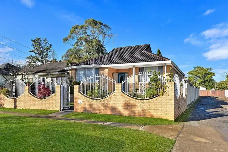33 Amesbury Avenue, Sefton NSW 2162