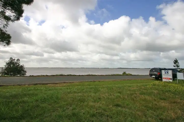 77 Frontage Road, Lake Bolac VIC 3351