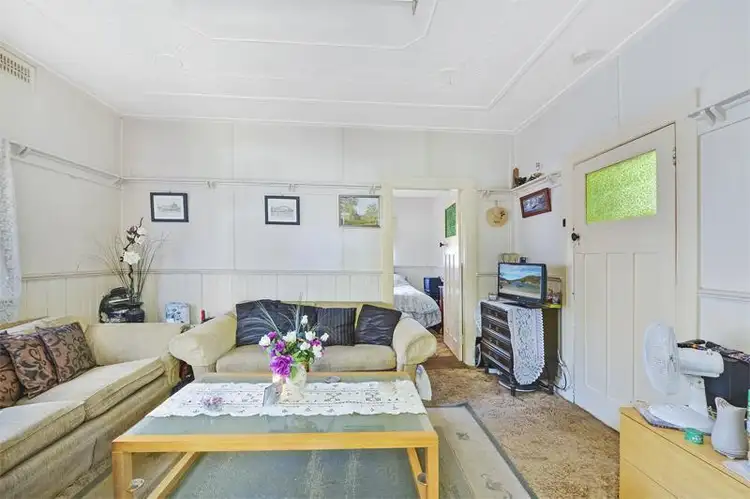 Second view of Homely house listing, 6 Tor Road, Dee Why NSW 2099